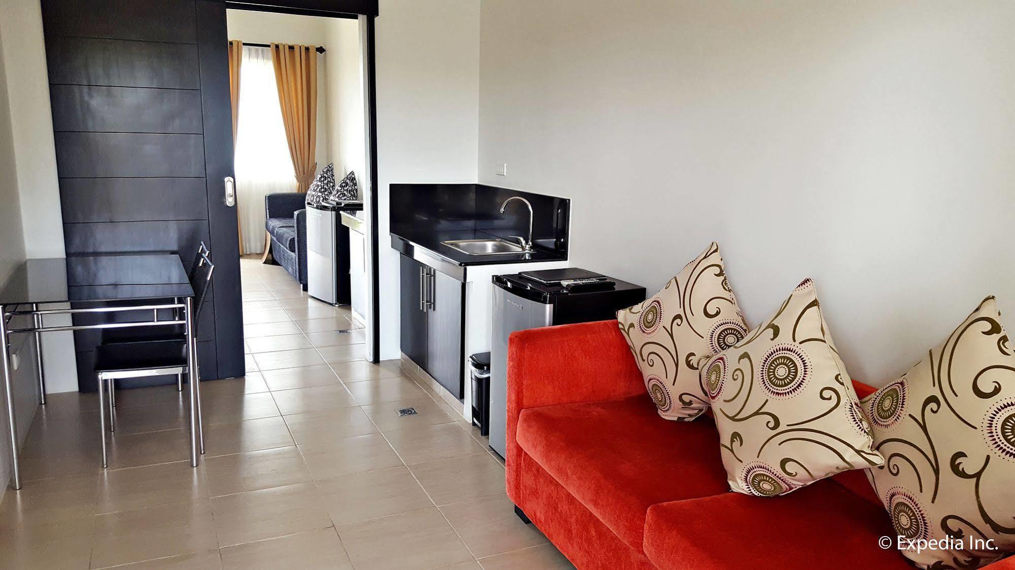 Capital O 642 The Junction Tagaytay Tagaytay City Exterior foto